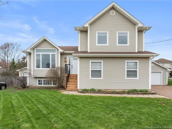 38 Legresley St, Dieppe, NB E1A 8C9