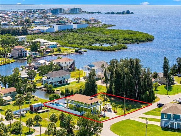 3rd image of 6744 SEAVIEW BOULEVARD