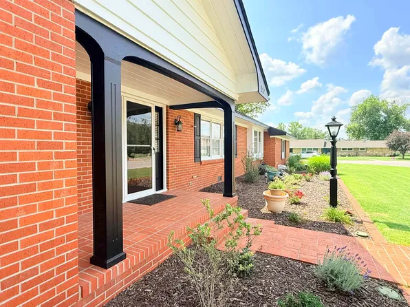 312 Willow Rd, Hillsboro, KS 67063