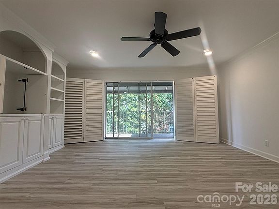 2nd image of 1323 Queens Rd