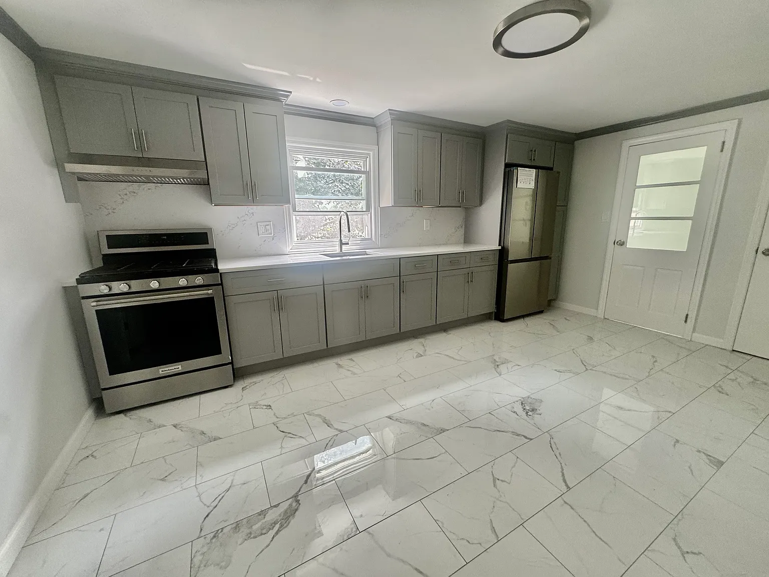 1 bed, $2,200 — Photo 2