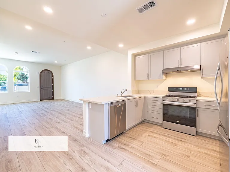140 N New Ave — Photo 16