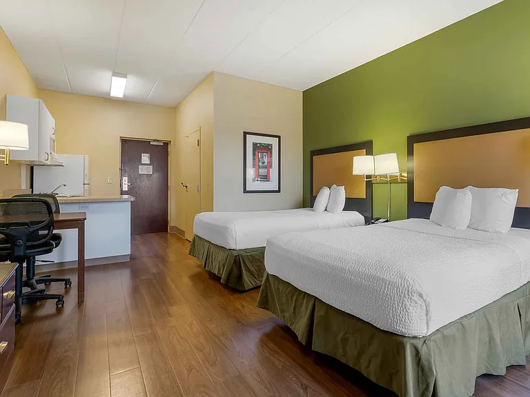 Studio Suite - 2 Full Beds