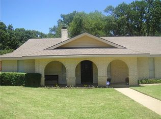 1811 Hillvalley Dr, Arlington, TX 76013