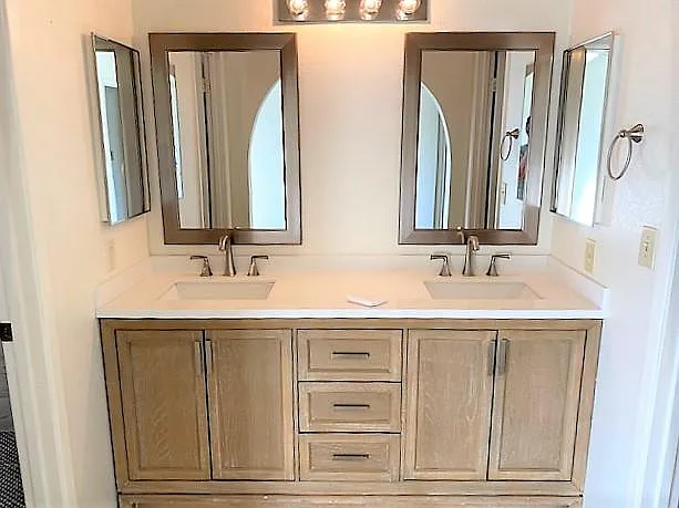 Master bedroom dual vanity (brand new)