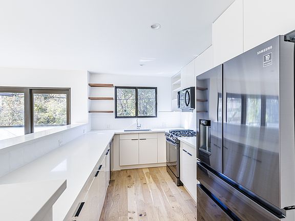 2nd image of 1657 Malcolm Ave #6