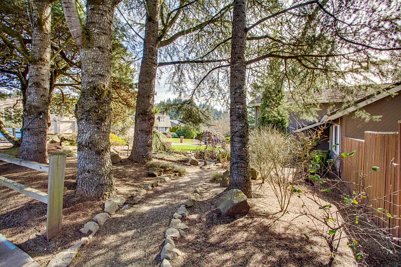 585 NW Torrey View Dr photo 1