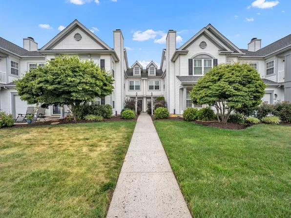 305 Crossroads Dr, Warminster, PA 18974