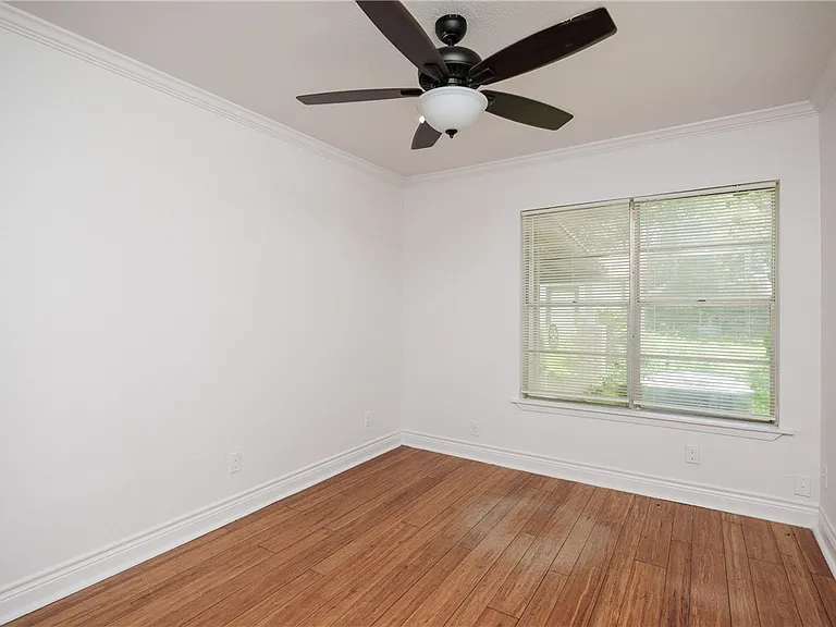830 Crestview Dr — Photo 30