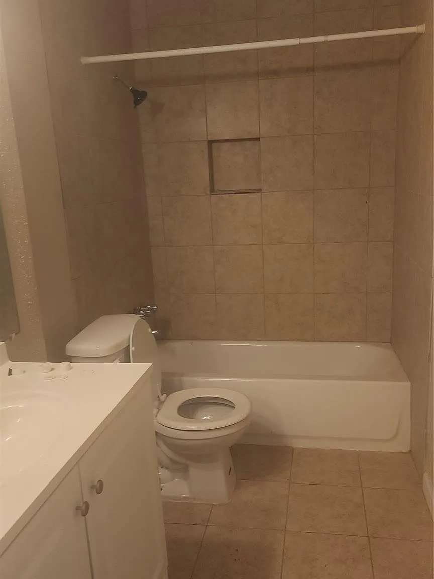 3 bed, 2.5 bath, 1527 sqft, $1,700 — Photo 4
