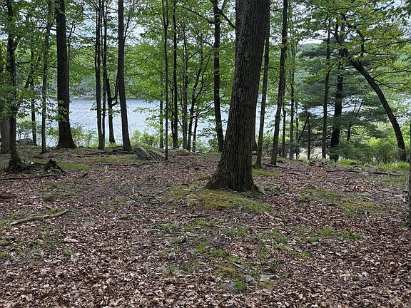 2nd image of 1 E Thirteen Shore Rd