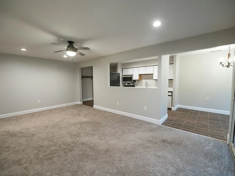 1605 Summit Point — Photo 10