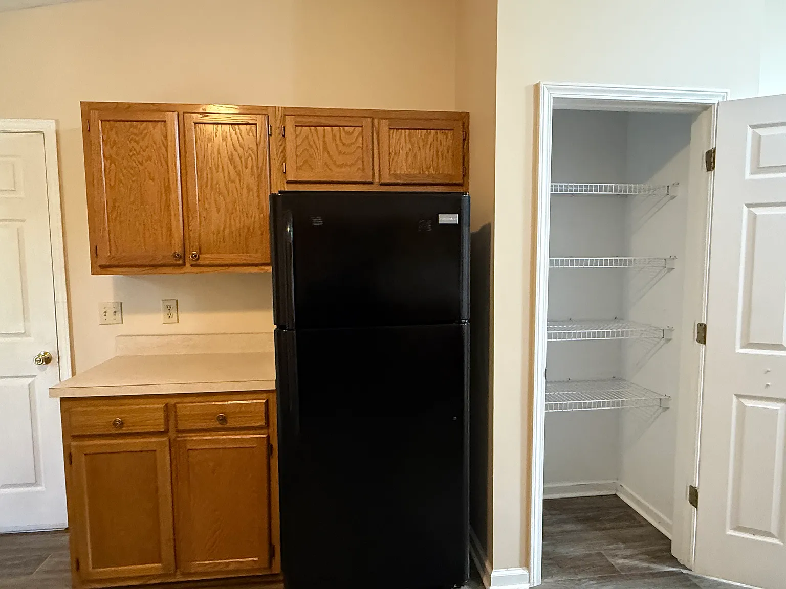 2 bed, 900 sqft, $800 — Photo 2