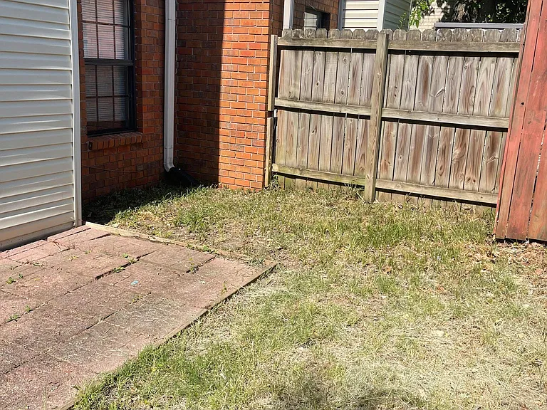 121 Barksdale Ct — Photo 16