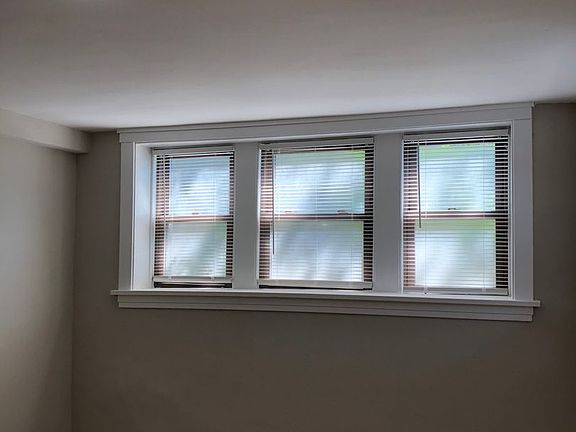 3rd image of 2056 N Oakley Ave #1G