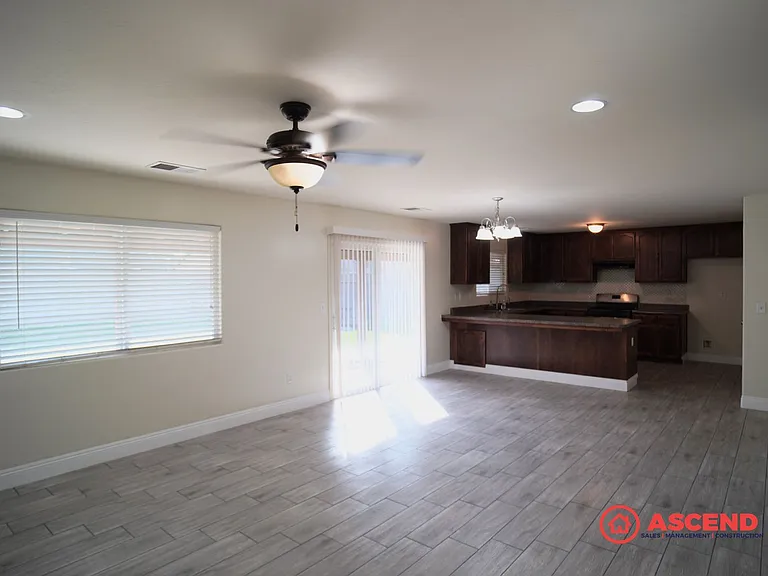 301 Alysheba Dr — Photo 3