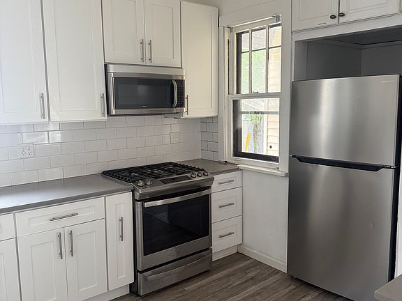 5th image of 2439 W Byron St