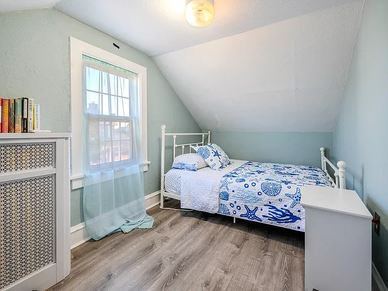 220 N Douglas Ave — Photo 18