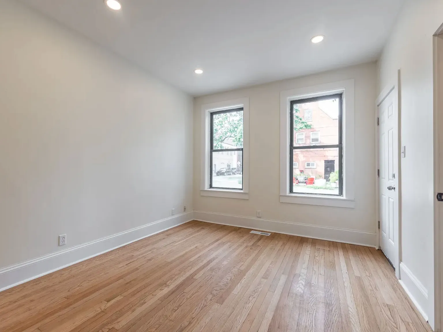 2 bed, 850 sqft, $2,795 — Photo 3