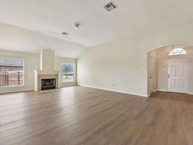 11809 Dunfries Ln — Photo 6