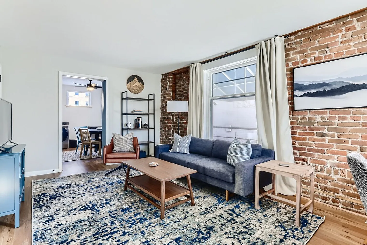 2 bed, 1.0 bath, 721 sqft, $3,537 — Photo 3