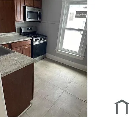 22 Warwick Ave #UPSTAIR — Photo 8