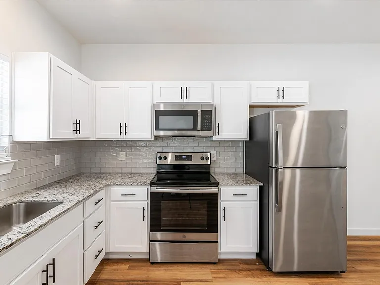 1139 Kings Hwy #103 — Photo 4