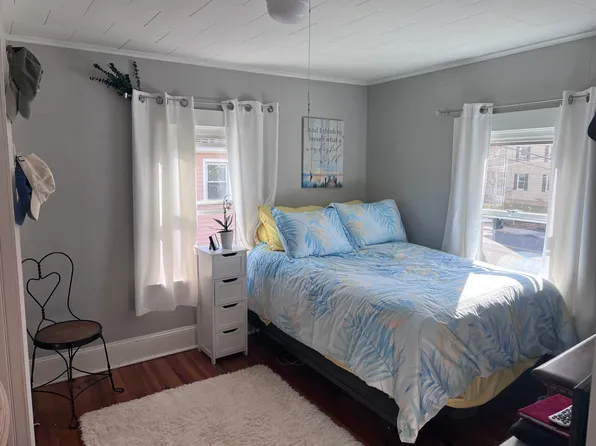 137 Liberty St, Southington, CT 06489