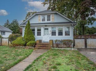 95 Howells Rd, Bay Shore, NY 11706