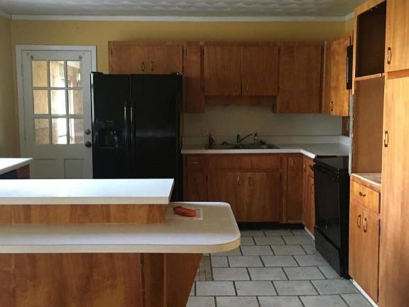5th image of 574 Academy Dr