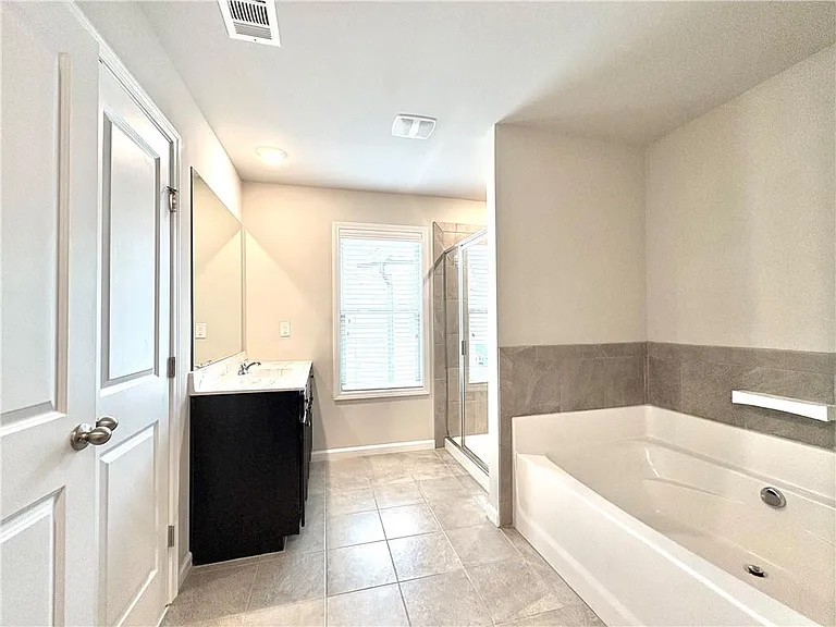 6085 Bay Point Cv — Photo 16