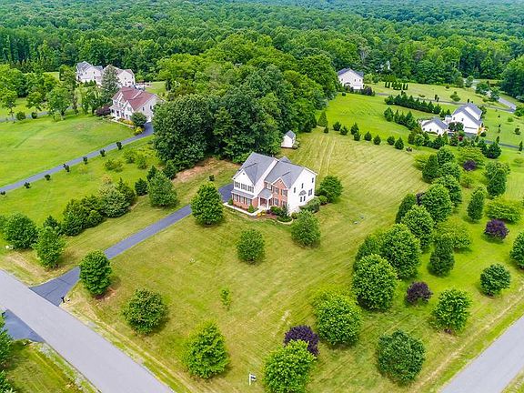 3rd image of 38 Janney Ln