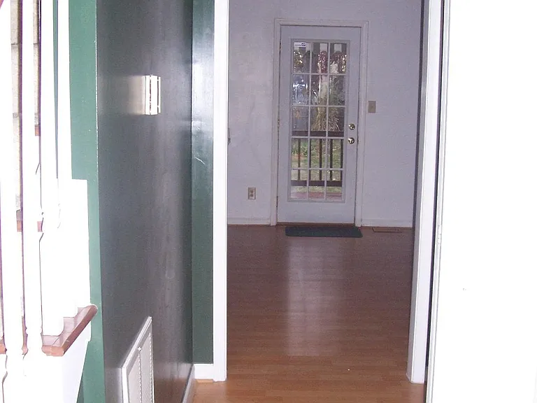THESE ARE OLDER PICTURES
ENTRY LEADING TO DEN/OFFICE/GUEST ROOM TO THE RIGHT AND THE FAMILY ROOM AHEAD.
