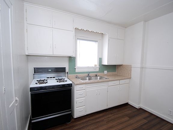 2nd image of 214 E Washington St