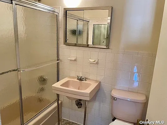 Sold by RE MAX Team | media 8