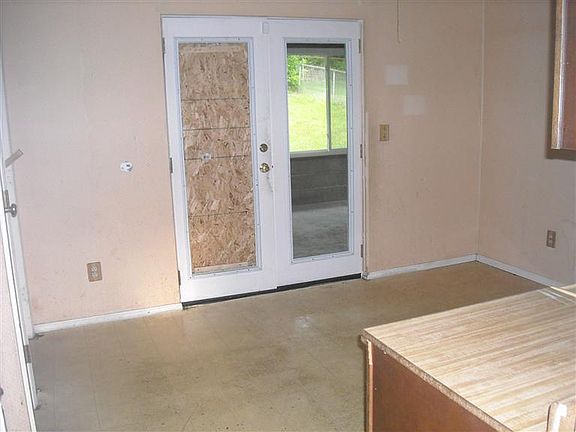 3rd image of 7748 Ravenswood Dr