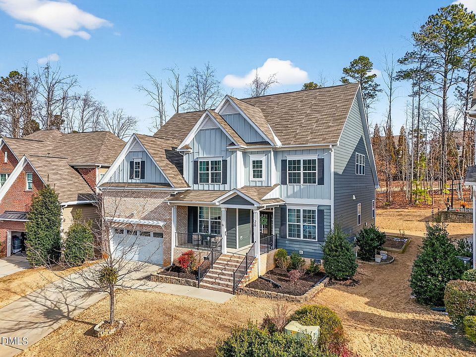 1st image of 26 Chatsworth Ln