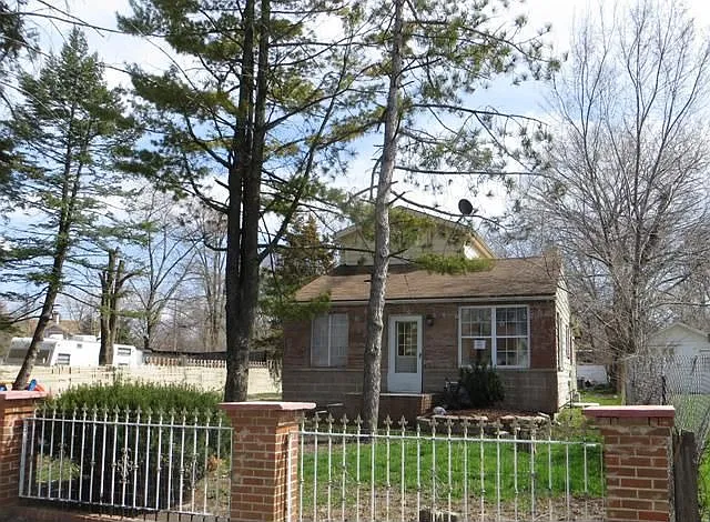 1543 Superior St photo 1