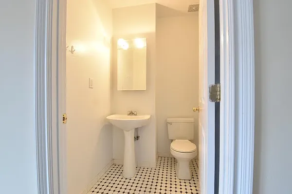 Rented by (Legacy) NY Quality Living Uptown | media 17
