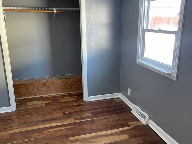245 S Elm St #B — Photo 11