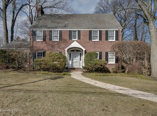 17 Davis Rd, Port Washington, NY 11050