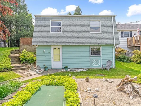 44 Summit Rd, Portsmouth, RI 02871