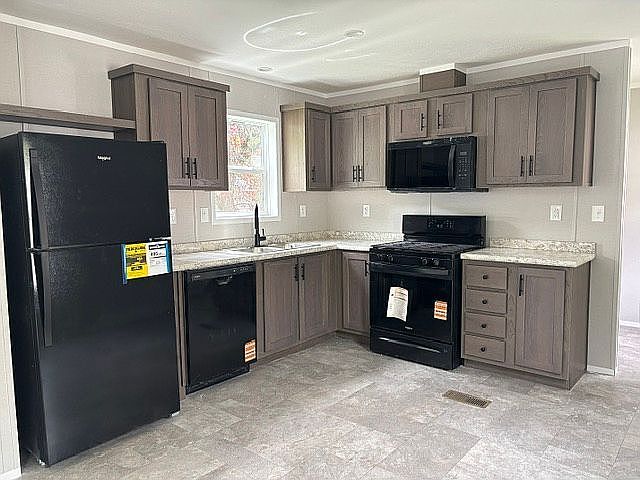 1st image of 15 Blake Dr