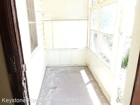 3rd image of 1909 1/2 E 10th St