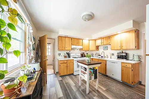 60 Stanley Ave Photo 1
