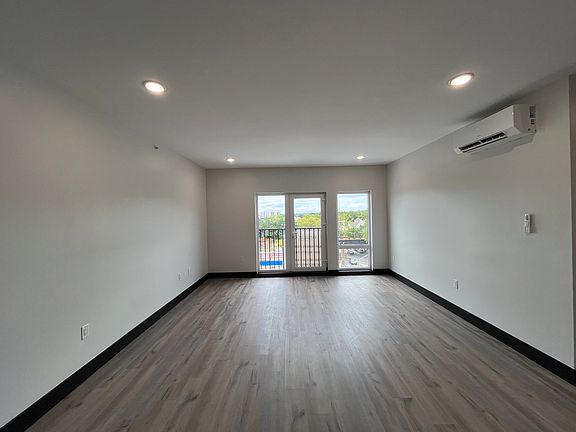3rd image of 862 Broadway #2