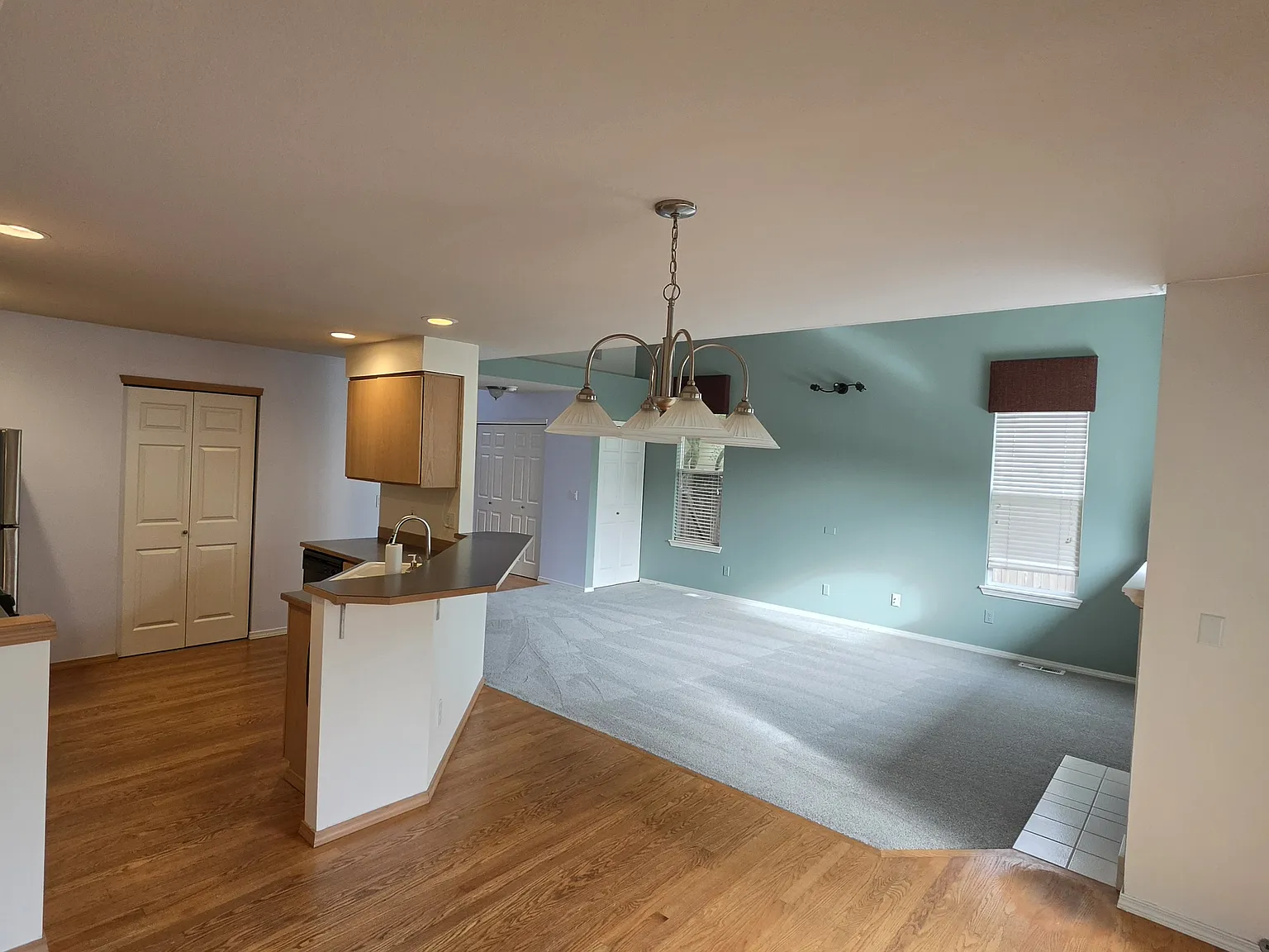 3 bed, 2.5 bath, 1860 sqft, $3,000 — Photo 2