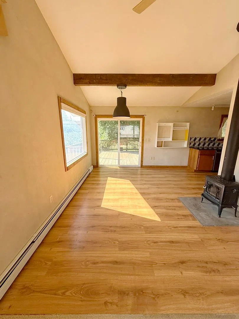 Southside Four Bedroom Home, Near Hospital — Photo 4
