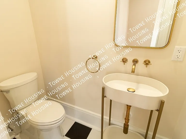 17 N Pearl St #4 — Photo 8