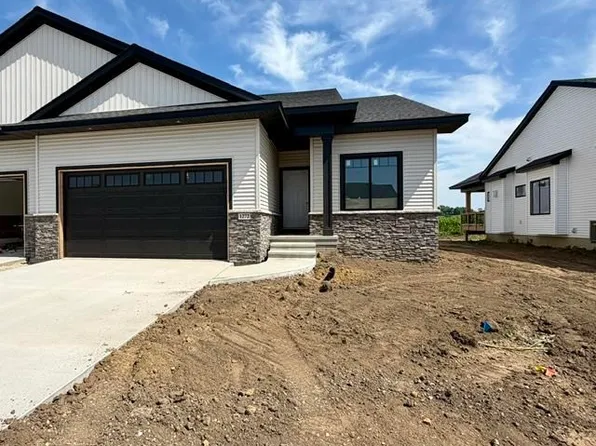 1272 Berkshire Ln, North Liberty, IA 52317